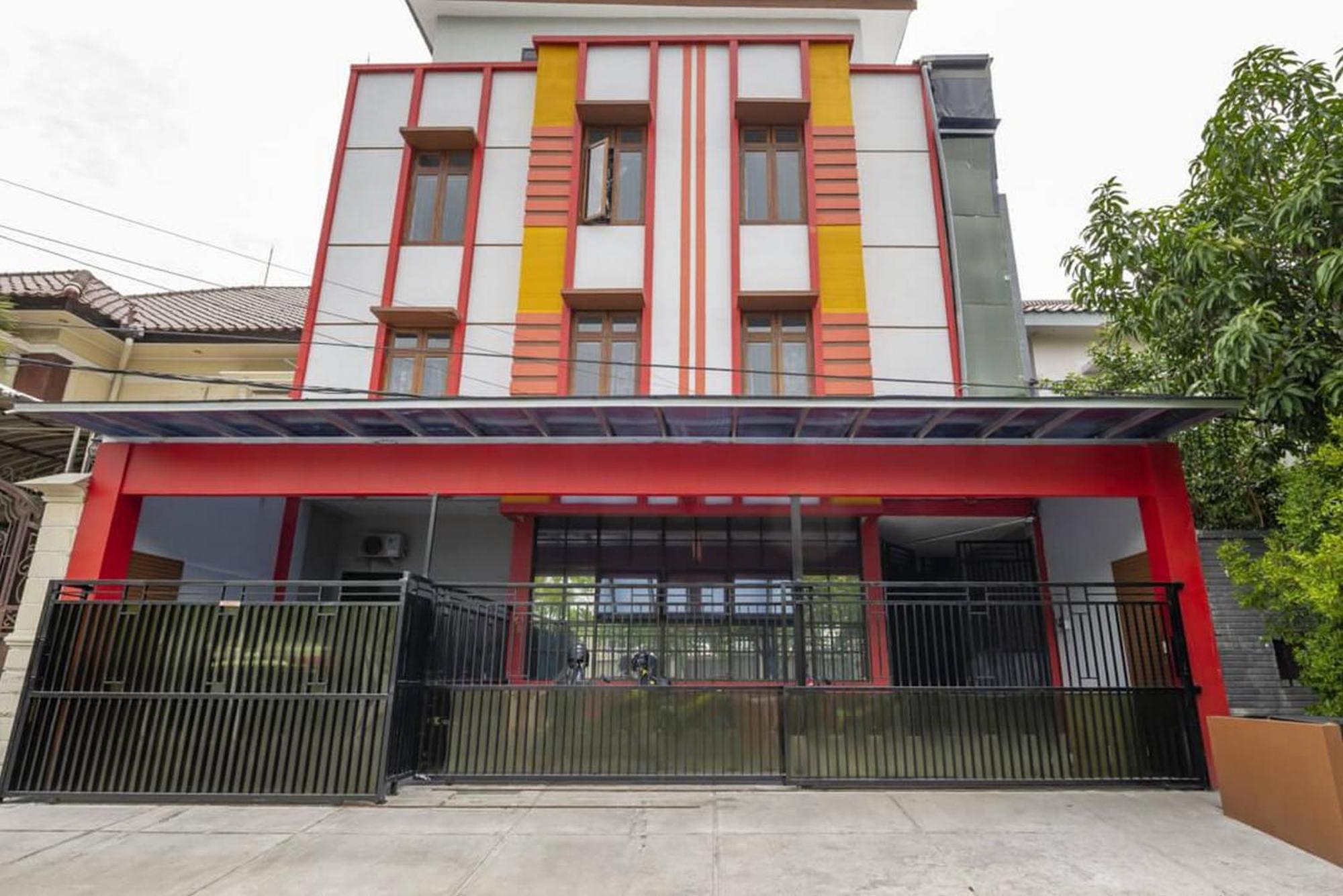Reddoorz @ Jemursari Surabaya 2 Екстер'єр фото